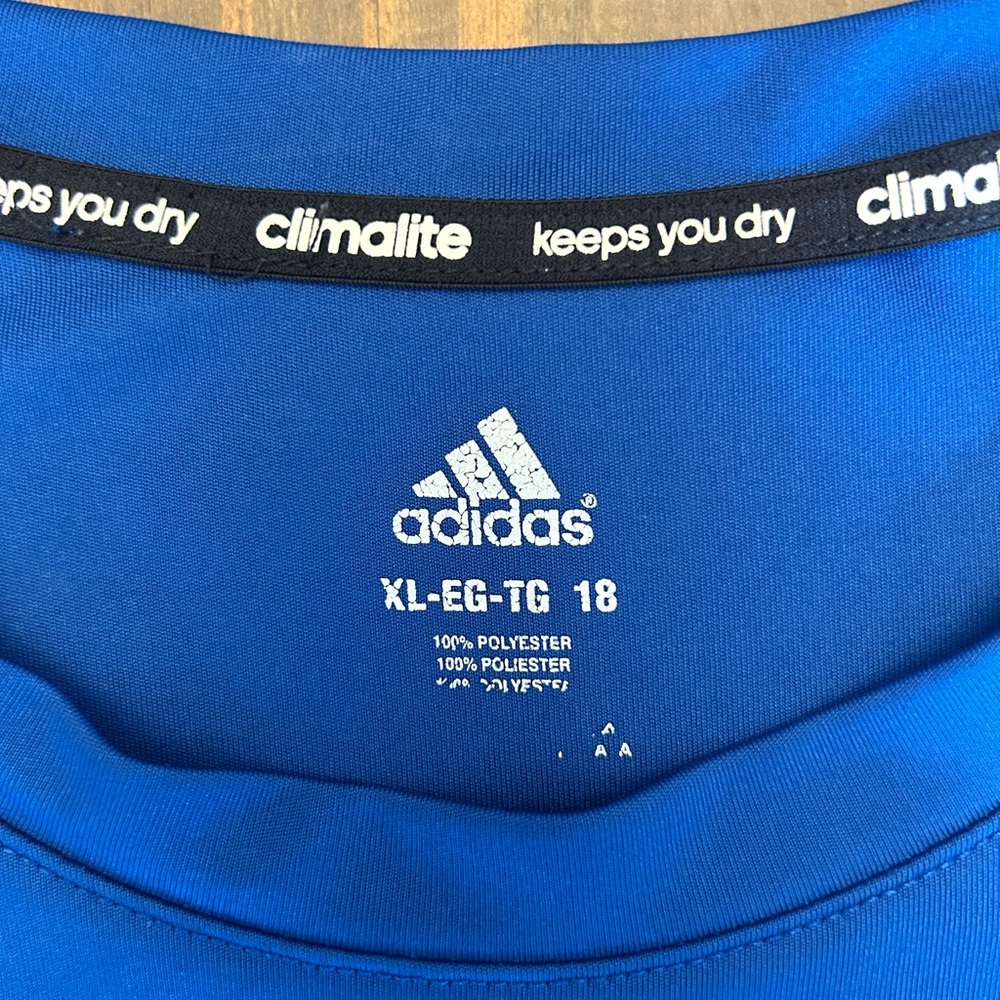 adidas Climalite Boy T-Shirt XL 18 Blue Graphic Print Logo Sports Outdoor School - Picture 2 of 15